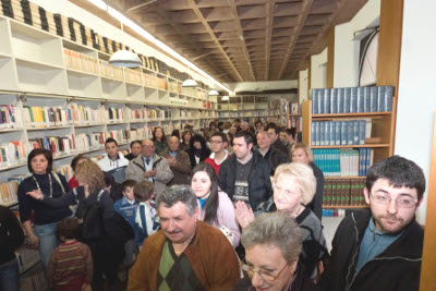 Foto della inaugurazione della biblioteca